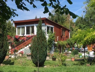 2 CHALETS BORD DE SEINE SUR 2669 m² DE PARC