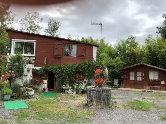 2 CHALETS BORD DE SEINE SUR 2669 m² DE PARC