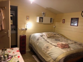 2 CHALETS BORD DE SEINE SUR 2669 m² DE PARC