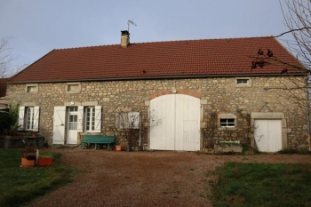 Agréable maison ancienne de village en pierre sur 1138   m²