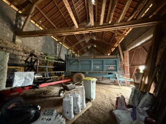 Ancien corps de ferme avec vue sur 5 156 m²