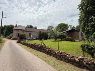 Ancien corps de ferme avec vue sur 5 156 m²