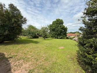 Ancien corps de ferme avec vue sur 5 156 m²