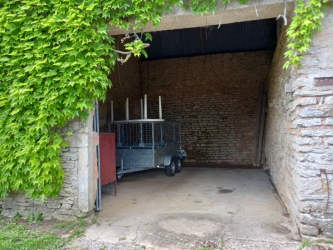 ANCIENNE FERMETTE A RENOVER AU CALME SUR 1 HA 6 AVEC VUE