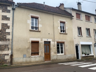 AVALLON Charmante maison de ville avec dépendances