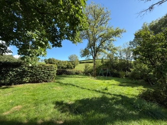 BEL ENSEMBLE IMMOBILIER DANS LE PARC DU MORVAN