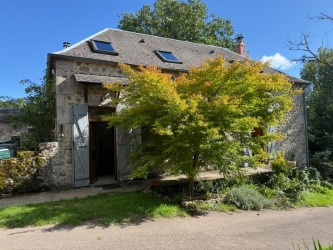 BEL ENSEMBLE IMMOBILIER DANS LE PARC DU MORVAN