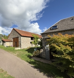 BEL ENSEMBLE IMMOBILIER DANS LE PARC DU MORVAN