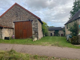 BEL ENSEMBLE IMMOBILIER DANS LE PARC DU MORVAN