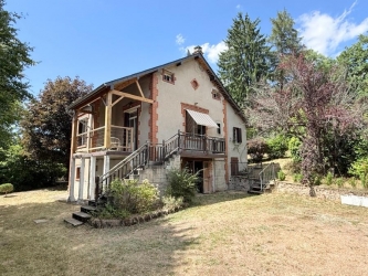 Charmante maison ancienne sans vis-à-vis sur près de 5 000 m