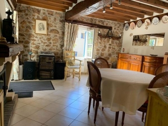 Charmante maison nichée dans un écrin de verdure