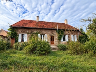 EN BOURGOGNE MAISON ANCIENNE A RENOVER AUX PORTES DU MORVAN