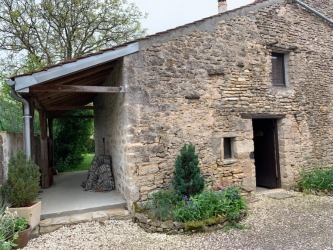 EN BOURGOGNE SEDUISANTE MAISON ANCIENNE RENOVEE-JARDIN