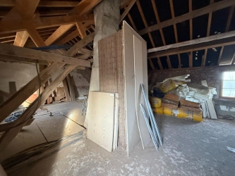 DANS UN VILLAGE DU MORVAN MAISON ANCIENNE