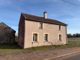 DANS UN VILLAGE DU MORVAN MAISON ANCIENNE