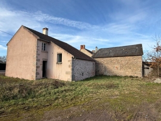 DANS UN VILLAGE DU MORVAN MAISON ANCIENNE