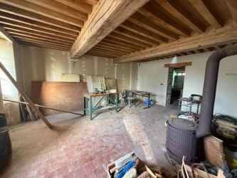 DANS UN VILLAGE DU MORVAN MAISON ANCIENNE