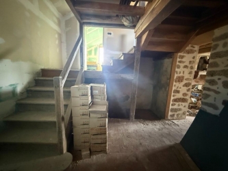 DANS UN VILLAGE DU MORVAN MAISON ANCIENNE