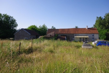 Fermette du Morvan sur 6555 m² de terrain attenant