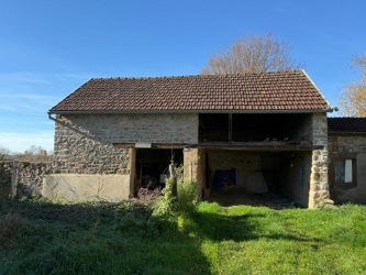 Fermette du Morvan sur 6555 m² de terrain attenant