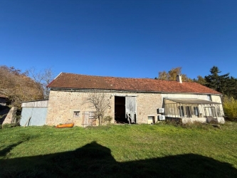 Fermette du Morvan sur 6555 m² de terrain attenant