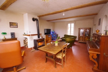 GRANDE MAISON ANCIENNE A RENOVER SUR PLUS D'UN HA