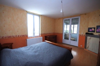 GRANDE MAISON ANCIENNE A RENOVER SUR PLUS D'UN HA