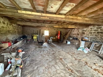 Maison ancienne avec dépendances proche Lac des Settons