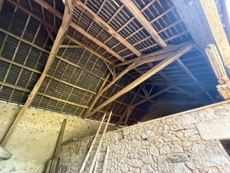 Maison ancienne avec dépendances proche Lac des Settons