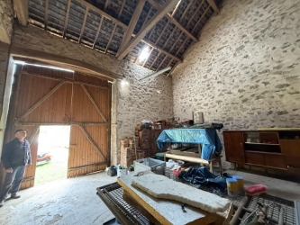 Maison ancienne avec dépendances proche Lac des Settons