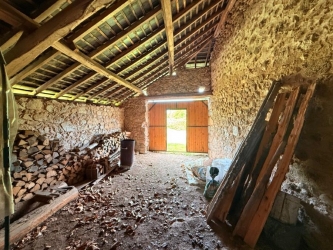 Maison ancienne avec dépendances proche Lac des Settons