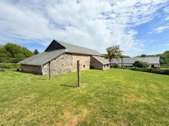 Maison ancienne avec dépendances proche Lac des Settons