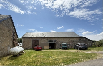 Maison ancienne avec dépendances proche Lac des Settons