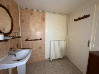 Maison ancienne avec dépendances proche Lac des Settons