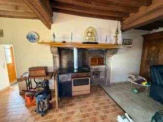 Maison ancienne avec dépendances proche Lac des Settons