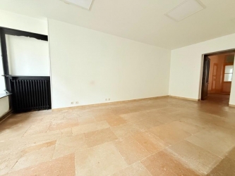 Immeuble à usage commercial et d'habitation centre-ville