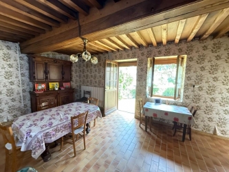 Maison ancienne avec dépendances proche Lac des Settons