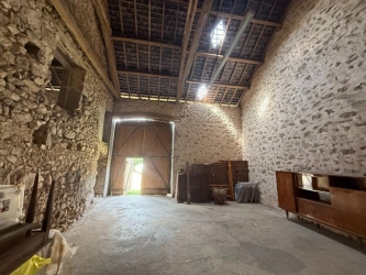 Maison ancienne avec dépendances proche Lac des Settons