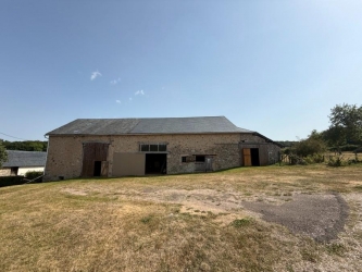 Maison ancienne avec dépendances proche Lac des Settons