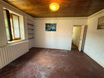 Maison ancienne avec dépendances proche Lac des Settons