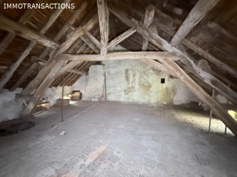 Maison ancienne avec garage et jardin