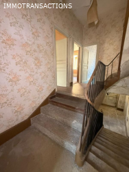 Maison ancienne avec garage et jardin