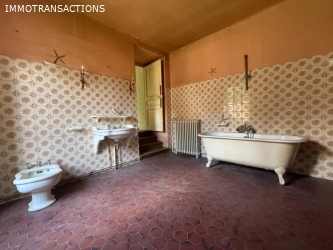 Maison ancienne avec garage et jardin