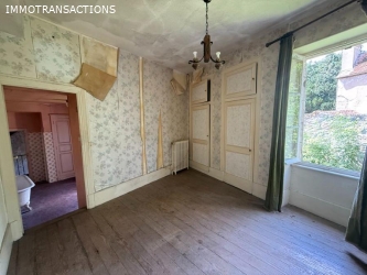 Maison ancienne avec garage et jardin