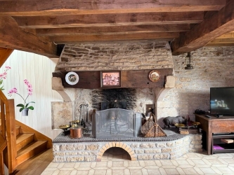 Maison ancienne avec vue exceptionnelle sur l'Auxois