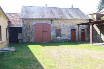 Maison ancienne de campagne sur 1824 m² . Vue sur le Morvan