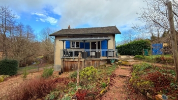 Maison ancienne indépendante en bordure de rivière