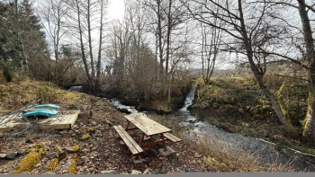 Maison ancienne indépendante en bordure de rivière