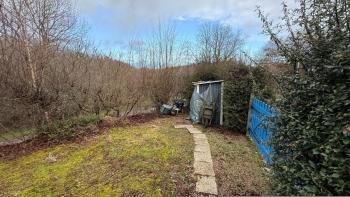 Maison ancienne indépendante en bordure de rivière