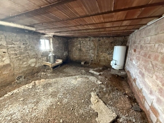 Maison ancienne indépendante et dépendances
